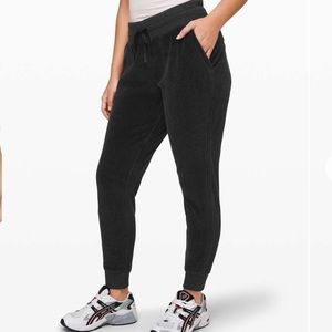 EUC Lululemon velour jogger